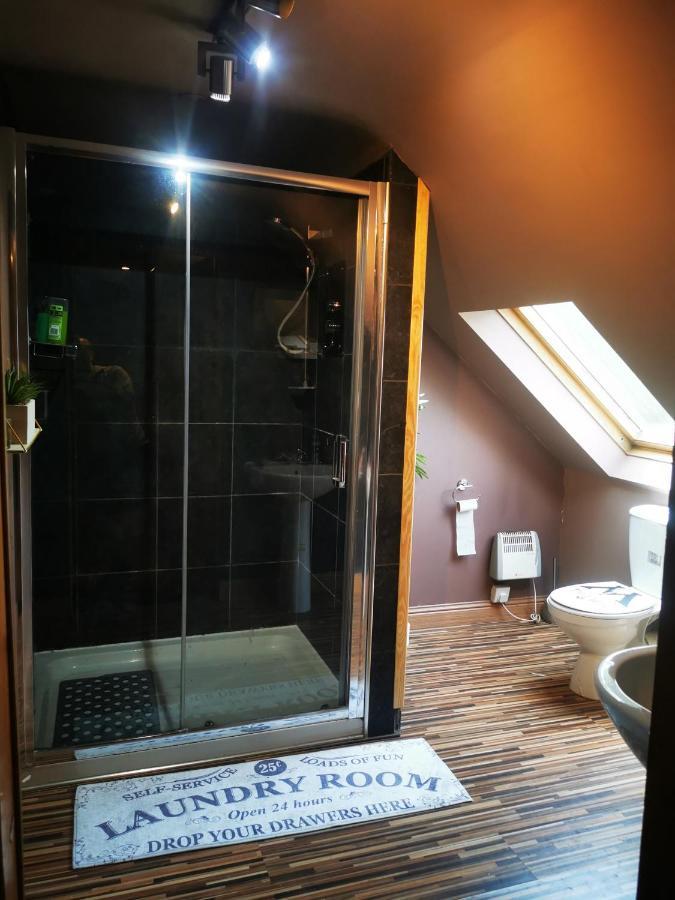 Self Catering Guesthouse Suite With Hot Tub Option พอร์ตลอยส์ ภายนอก รูปภาพ