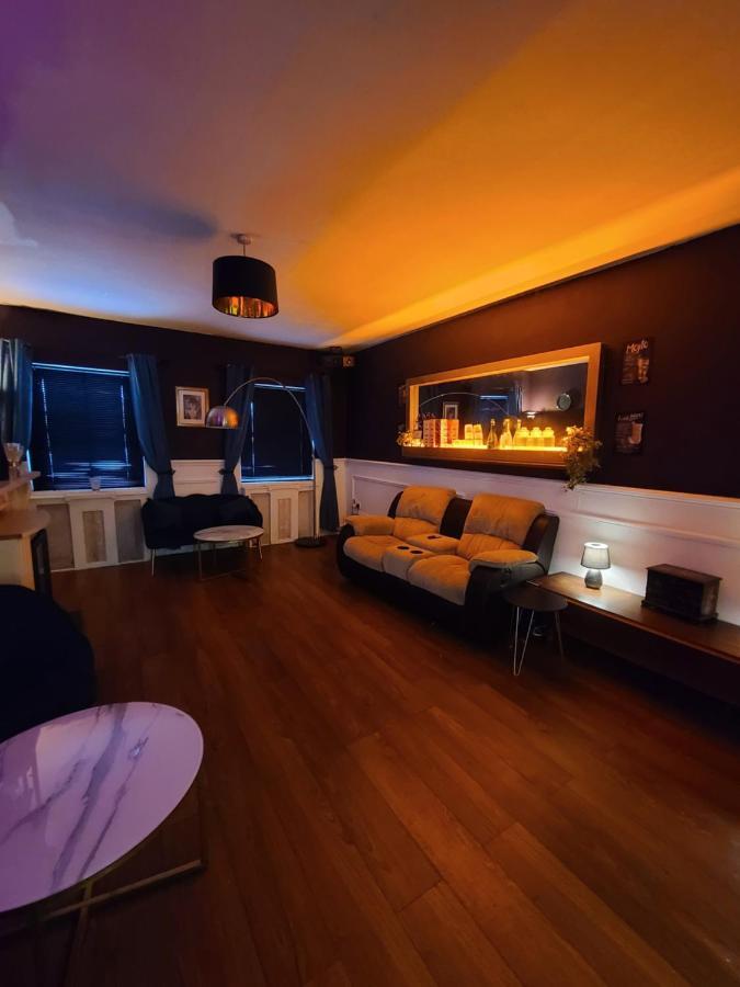 Self Catering Guesthouse Suite With Hot Tub Option พอร์ตลอยส์ ภายนอก รูปภาพ