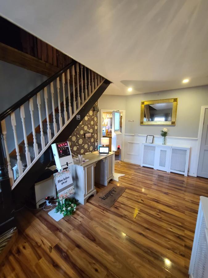 Self Catering Guesthouse Suite With Hot Tub Option พอร์ตลอยส์ ภายนอก รูปภาพ